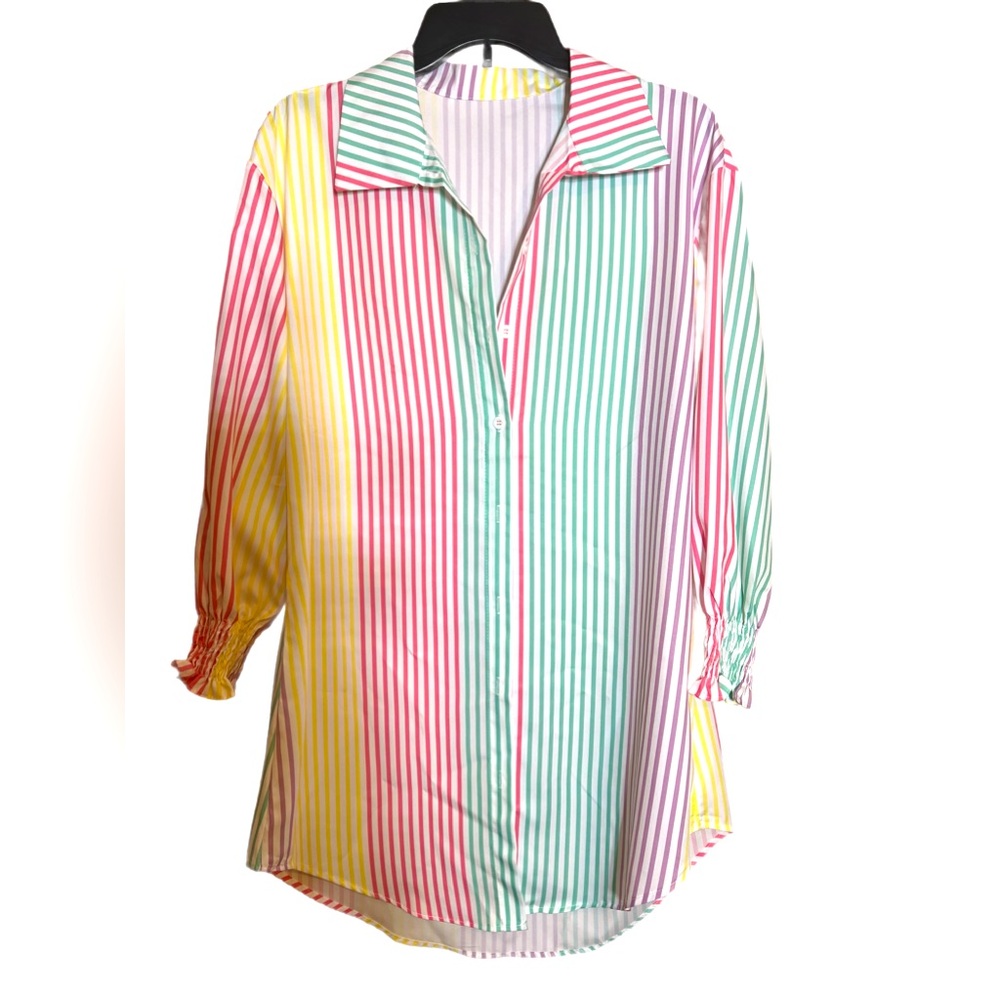 Never worn, size M oversized shirt